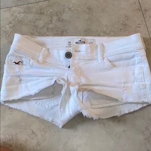 white hollister short shorts